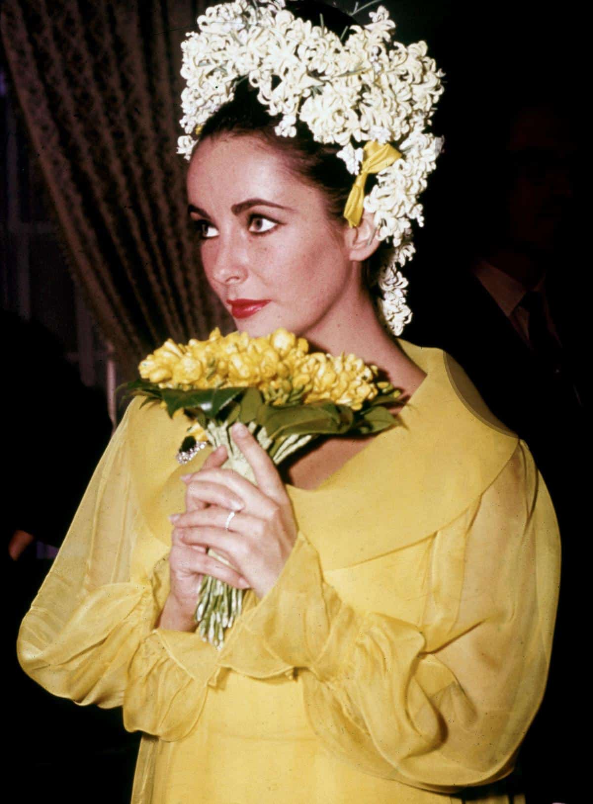 2GJPKFF Elizabeth Taylor at her first wedding to Richard Burton in Montreal, Canada on March 15th, 1964. / File Reference # 34145-466THA